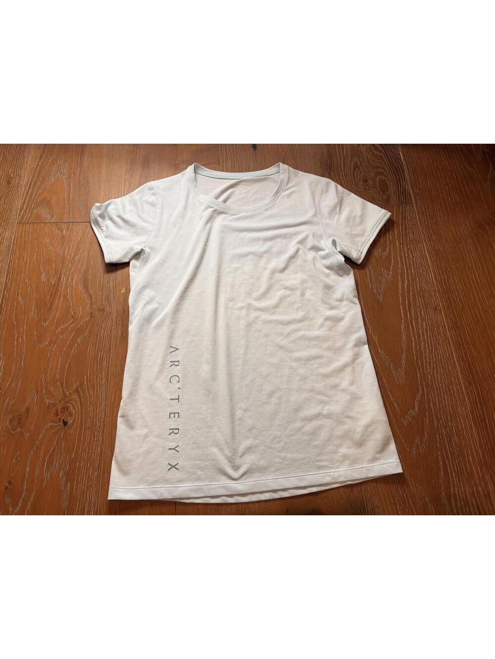 Arc'teryx White Lightweight Athletic T-Shirt Breathable Comfort Size XXS